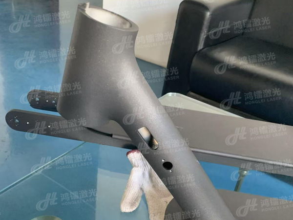 电动踏板车前叉激光切孔